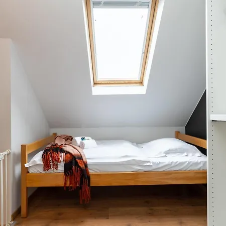 Spacious And Modern Nearby The דירה *