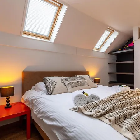 Spacious And Modern Nearby The