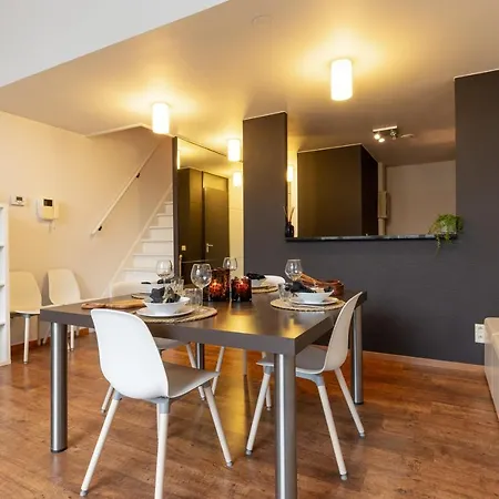 Spacious And Modern Nearby The דירה